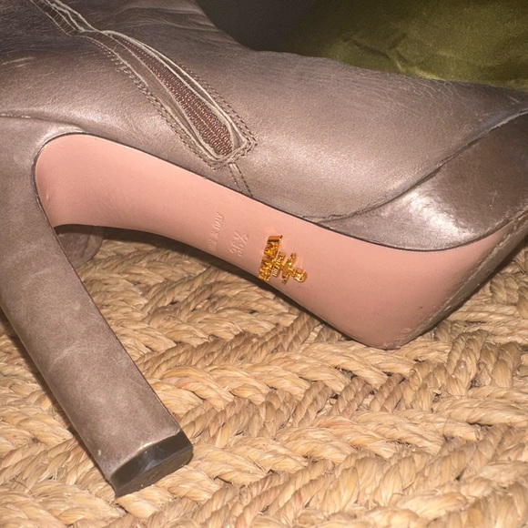 PRADA grey calf boots comfortable and has a platform - Picture 4 of 5